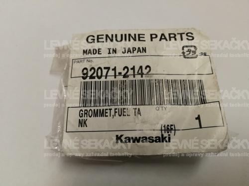 Priechodka hadičiek nádrže Kawasaki TF022D, TF043D, TH048D Typy: HG400A, HG700A, KRB400A, KRB700B, KTR26AC, KTR27A RYOBI RH 600 TF022D-AA10  (orig.č. 92071-2142)